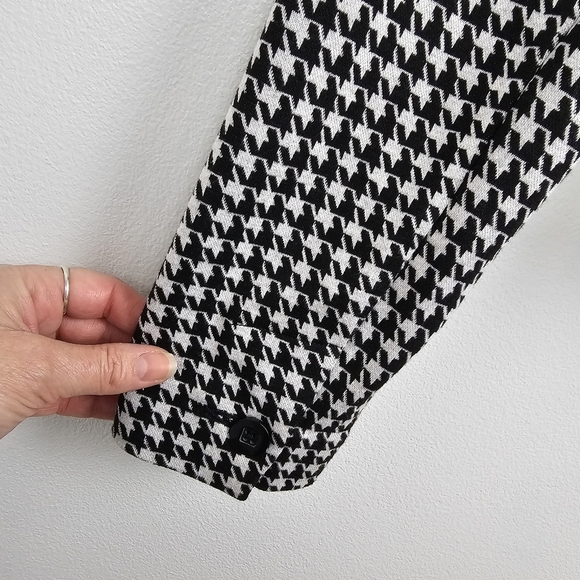 CAbi #3904 Black & White Houndstooth Knit Jacket Blazer Waterfall Open Shawl - Picture 6 of 9